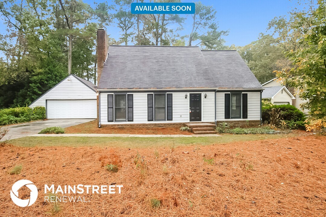 3103 Skyland Dr in Snellville, GA - Building Photo