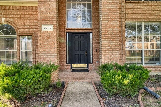 2712 Summertree Dr in Carrollton, TX - Building Photo - Building Photo