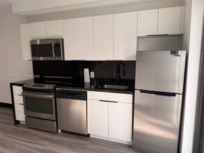 1040 NE 78th St in Miami, FL - Building Photo - Building Photo