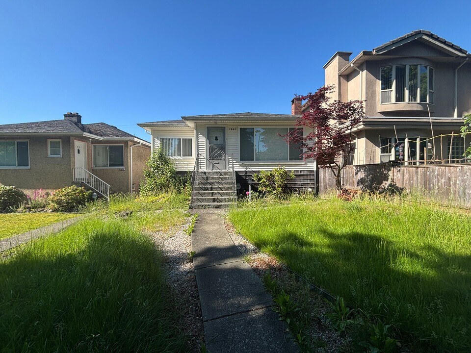 1651 37th Av E in Vancouver, BC - Building Photo