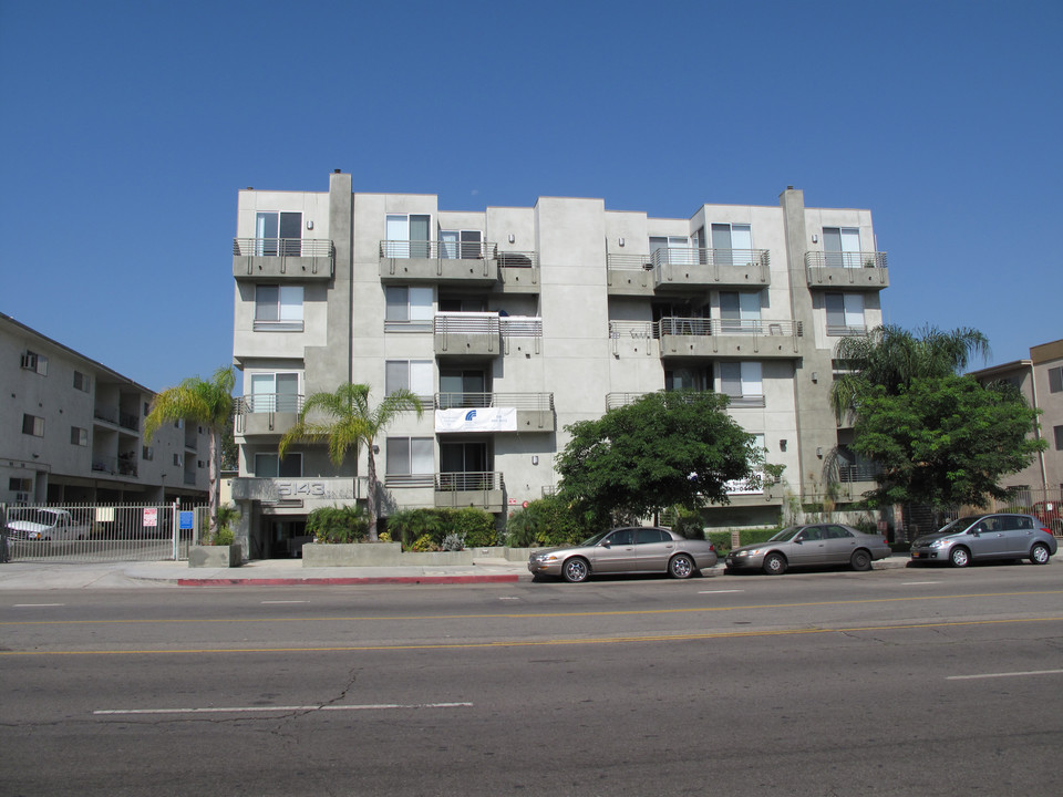 White Oak Regency in Encino, CA - Foto de edificio