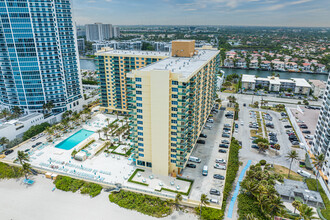Quadomain South in Hollywood, FL - Building Photo - Building Photo