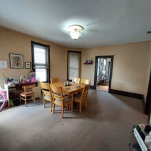 2463 N Oakland Ave, Unit 2463Upper in Milwaukee, WI - Building Photo - Building Photo