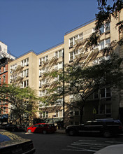 311 E 75th St in New York, NY - Foto de edificio - Building Photo