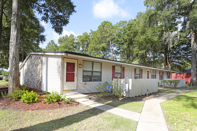 Bentwood Apartments in Gainesville, FL - Building Photo - Building Photo