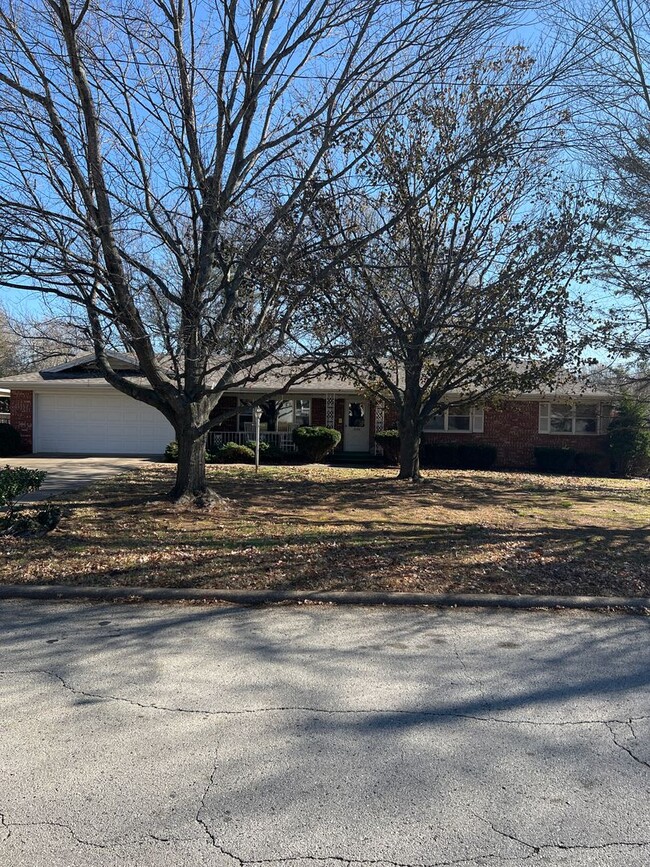 property at 2726 S Edgewater Dr