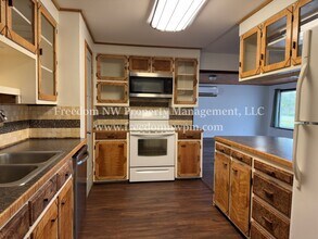 450 WA-505 in Winlock, WA - Building Photo - Building Photo