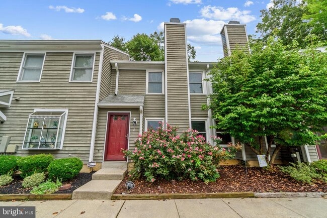 property at 2 Janwall Ct