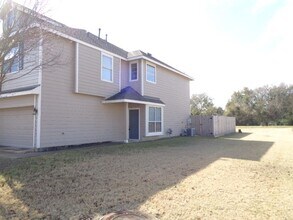 17147 Oakwood Chase Dr in Spring, TX - Building Photo - Building Photo
