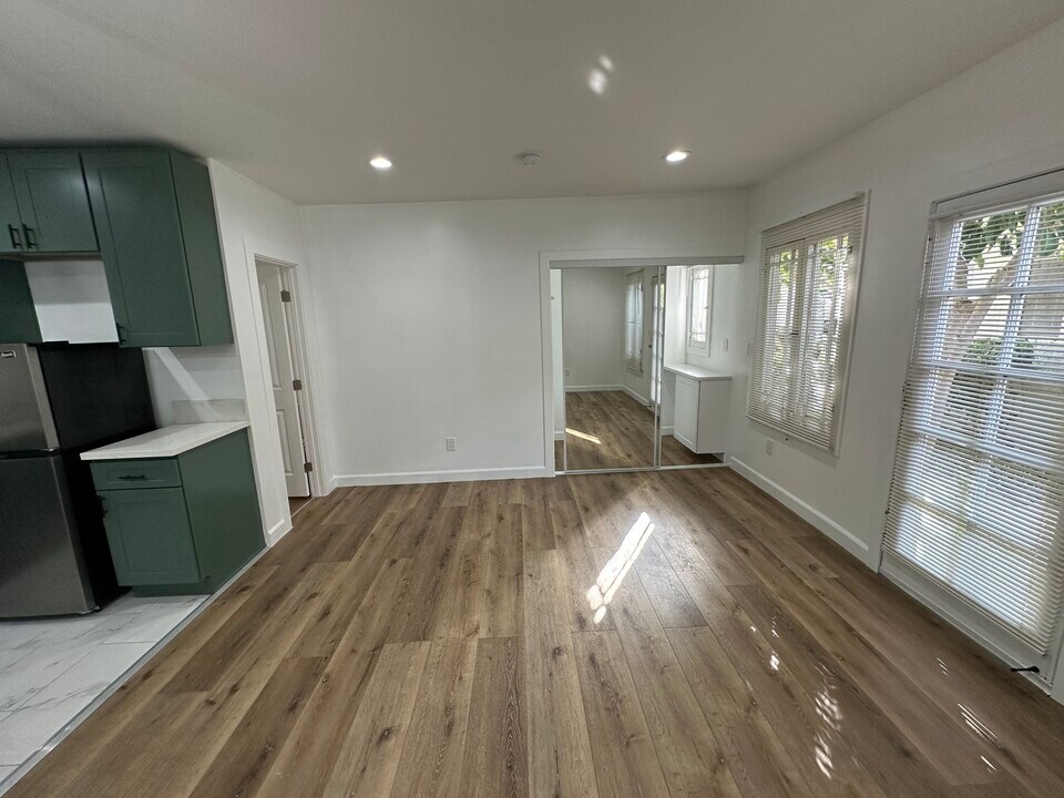 632 1/4 N Plymouth Blvd, Unit 632.25 in Los Angeles, CA - Building Photo