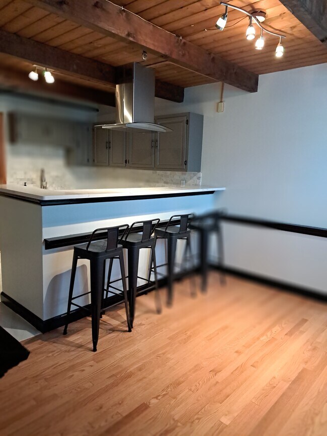 102 Wharf St, Unit A7 in Salem, MA - Foto de edificio - Building Photo