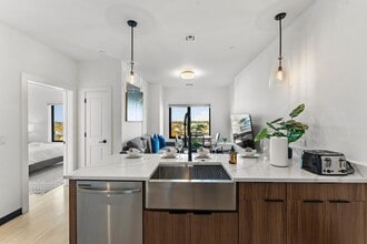 600 Broadway in Everett, MA - Building Photo - Building Photo