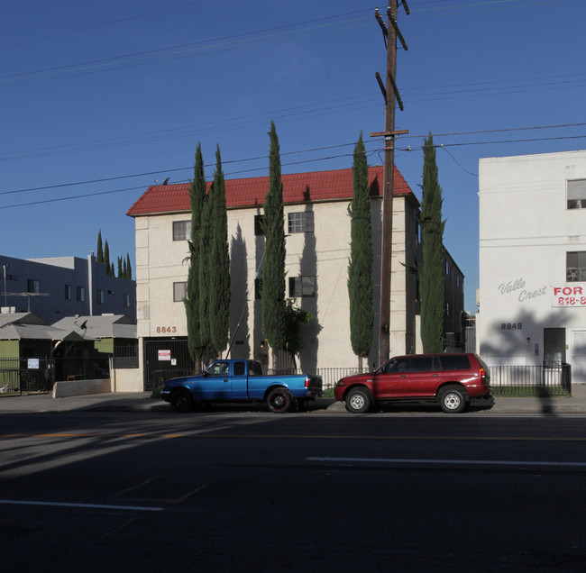 8843 Van Nuys Blvd in Panorama City, CA - Foto de edificio - Building Photo