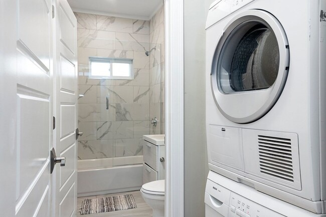 14 Stickney Ave in Somerville, MA - Building Photo - Building Photo