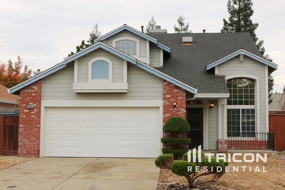 8704 Port Haywood Way in Sacramento, CA - Foto de edificio