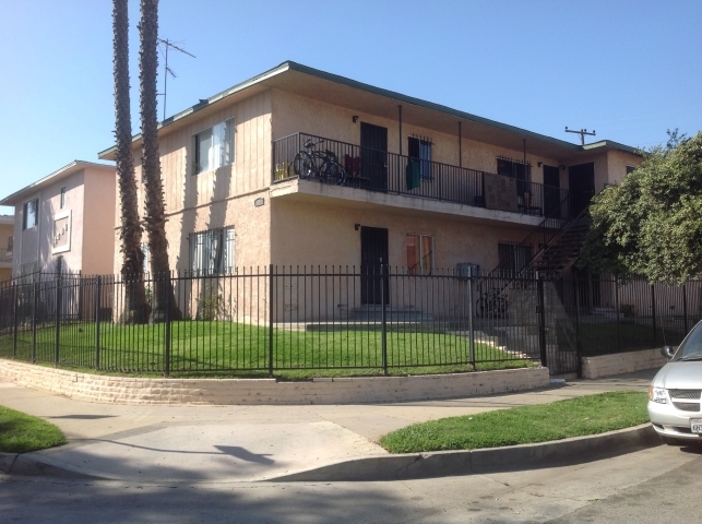 3201 Bartdon Ave in Inglewood, CA - Building Photo