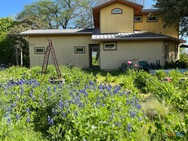 121 Butler Ln in Martindale, TX - Building Photo