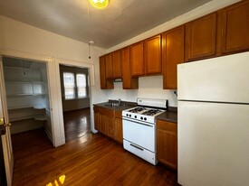 6422 N Greenview Ave, Unit 3 Apartments