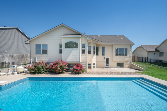14011 E Watson St in Wichita, KS - Foto de edificio - Building Photo