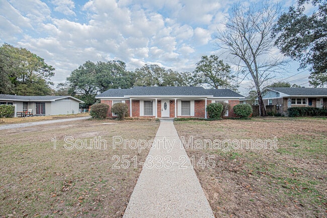 4361 Montclair Cir E in Mobile, AL - Building Photo - Building Photo