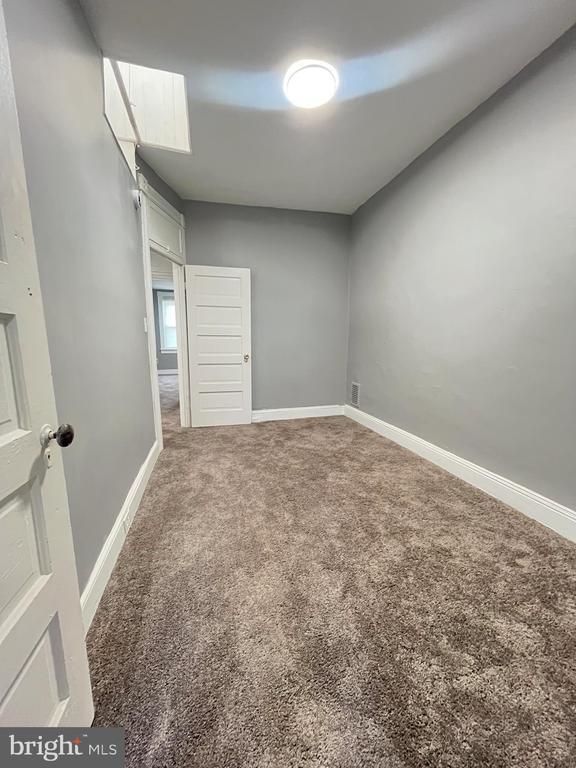 property at 639 N Kenwood Ave