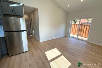 112 Cuesta Dr in South San Francisco, CA - Building Photo - Building Photo