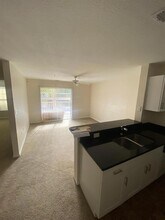 5479 Vineland Rd, Unit 9214 in Orlando, FL - Building Photo - Building Photo