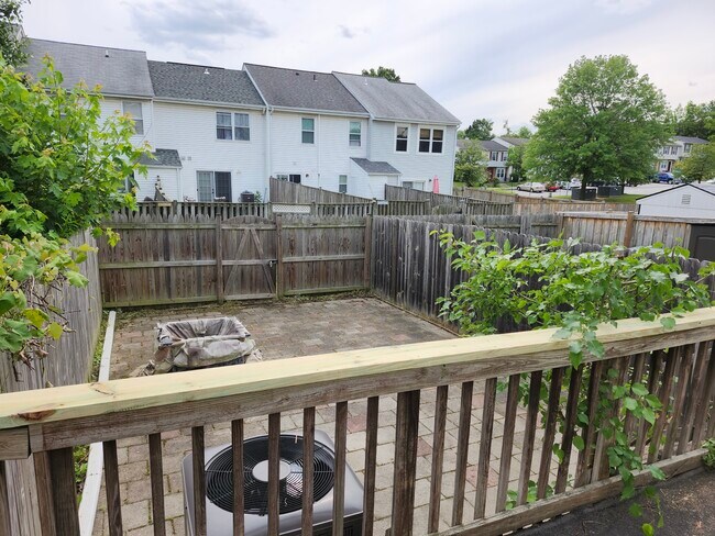 5 Old Knife Ct in Middle River, MD - Building Photo - Building Photo