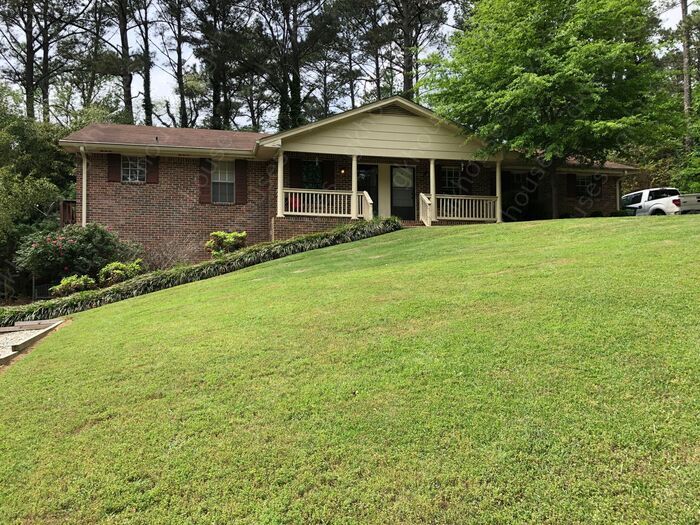 4911 Valley Dale Dr SW-Unit -Unit C in Lilburn, GA - Building Photo