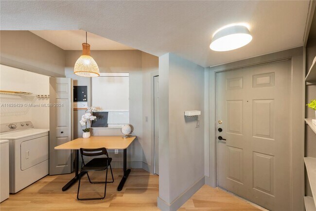 3145 NE 184th St, Unit 5305 in North Miami Beach, FL - Building Photo - Building Photo
