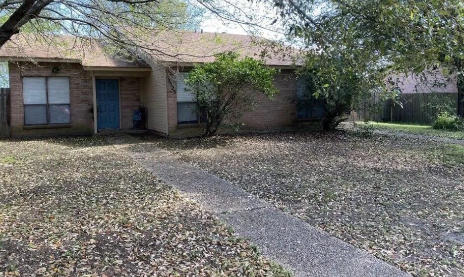 2527 Cypress Dr in College Station, TX - Building Photo