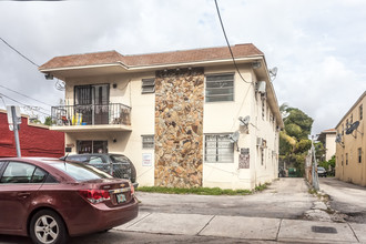 667 SW 3rd St in Miami, FL - Building Photo - Building Photo