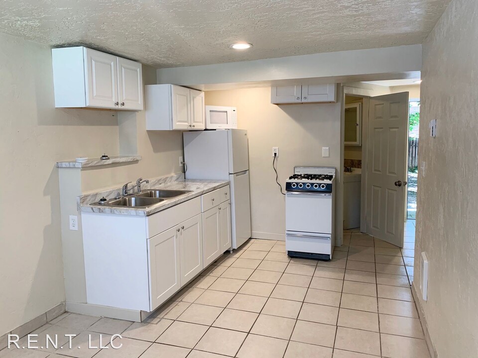1832 Cresthill Dr in Salt Lake City, UT - Building Photo
