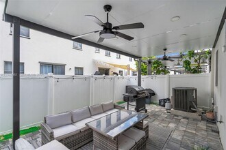 11051 W 33rd Ln in Hialeah, FL - Building Photo - Building Photo