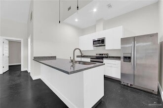 308 N 17th St, Unit B in McAllen, TX - Building Photo - Building Photo