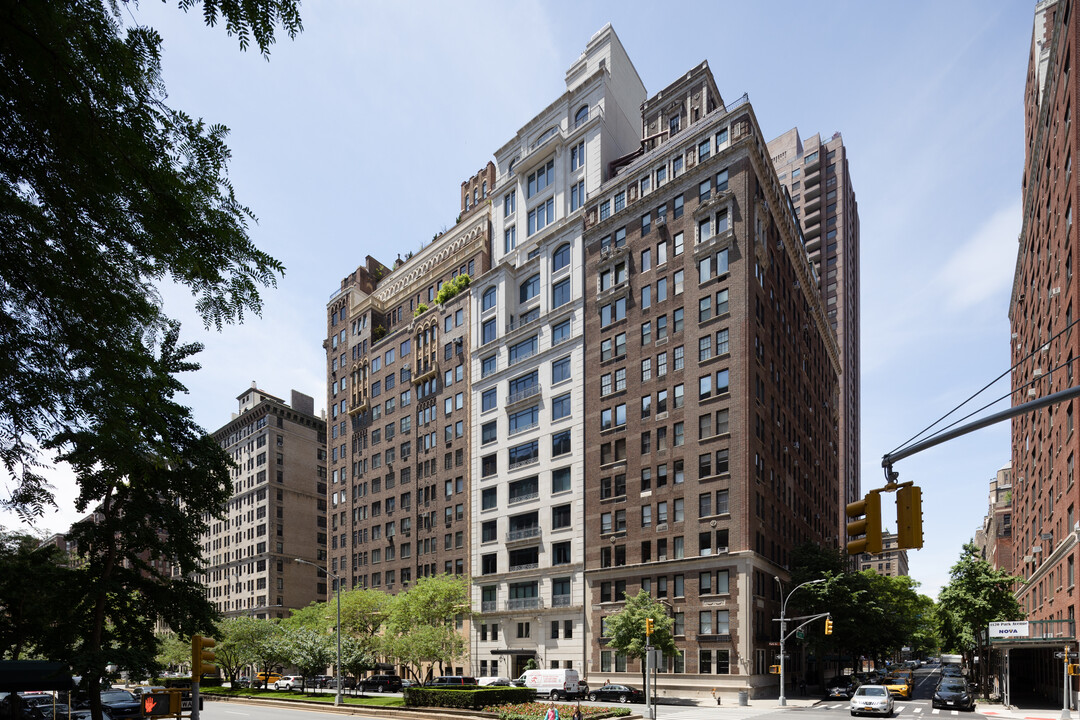 1110 Park Ave in New York, NY - Building Photo