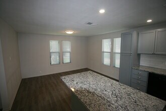 2211 Bridge St, Unit 2211 Bridge St in Gatesville, TX - Building Photo - Building Photo