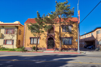 721 E 7th St in Long Beach, CA - Building Photo - Building Photo