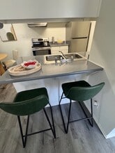 Longhorn Pavilion in Palmdale, CA - Foto de edificio - Building Photo