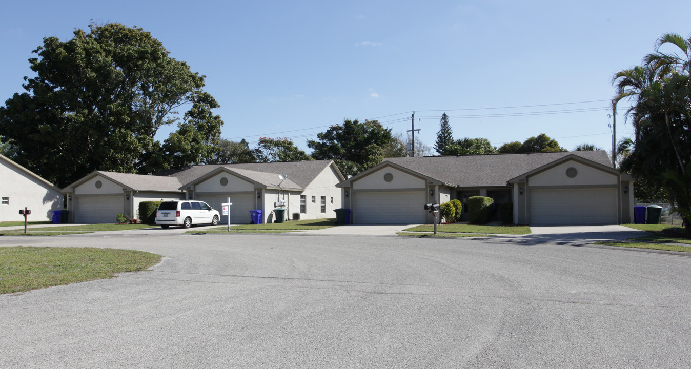 Princeton Villas in Ft. Myers, FL - Foto de edificio