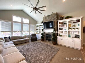 224 E Pace Ln in North Salt Lake, UT - Building Photo - Building Photo