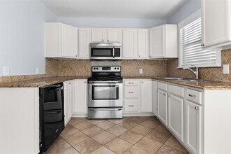 3800 Desert Ridge Dr in Fort Worth, TX - Building Photo - Building Photo