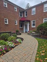 15-15 Bryant Crescent in White Plains, NY - Building Photo