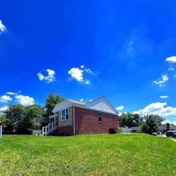 property at 2105 Ruatan St