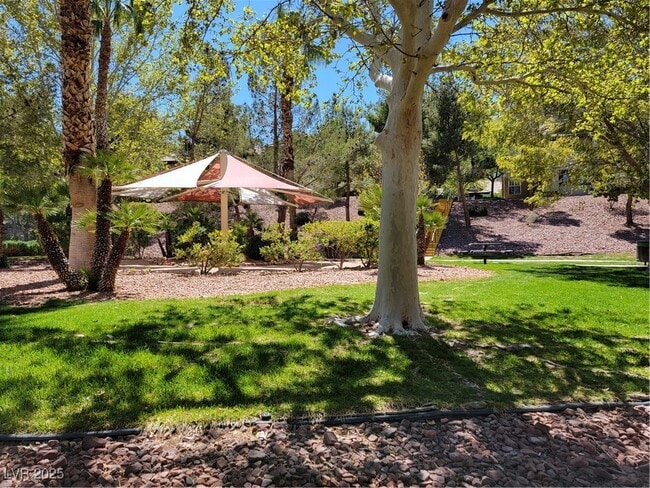 property at 231 W Horizon Ridge Pkwy