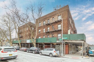 8453-53 Dana Ct in Middle Village, NY - Building Photo - Building Photo