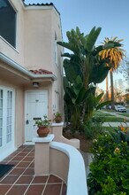 1237 Stearns Dr in Los Angeles, CA - Foto de edificio - Building Photo