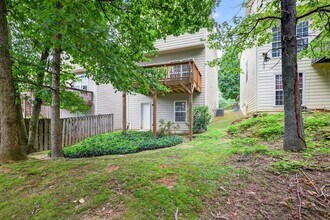 2327 Oak Glenn Cir in Duluth, GA - Building Photo - Building Photo