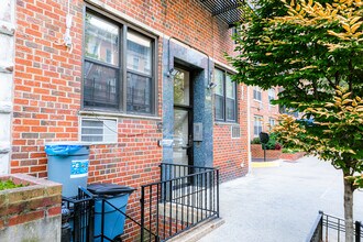 448 E 84th St in New York, NY - Building Photo - Building Photo