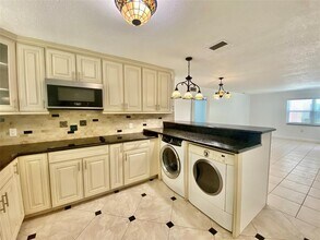 506 71st Ave in St Pete Beach, FL - Foto de edificio - Building Photo
